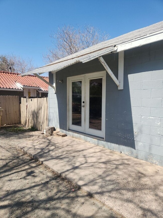 65th Dr - 65th Dr Apartment