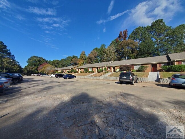 Building Photo - 214 Eaglewood Ct