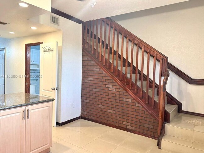 Foto del edificio - 420 E 1st Ave