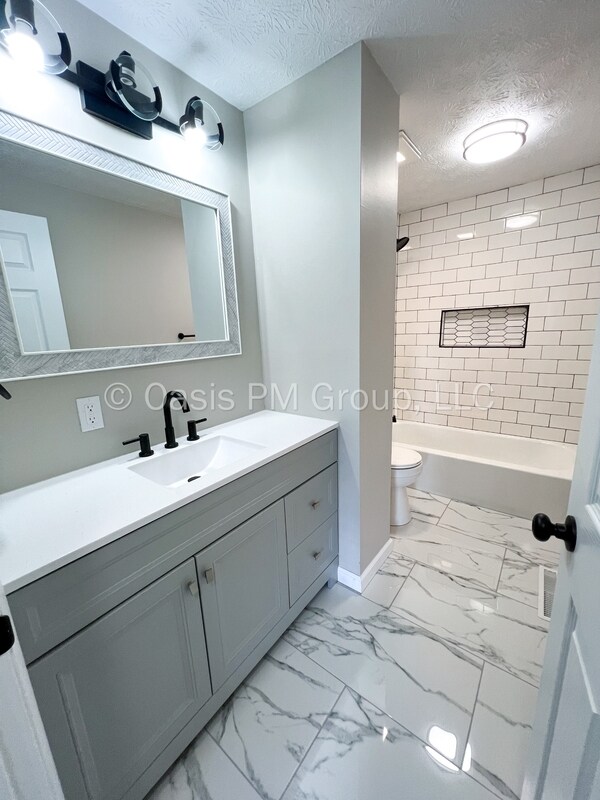 Foto del edificio - 912 Tellega Ave