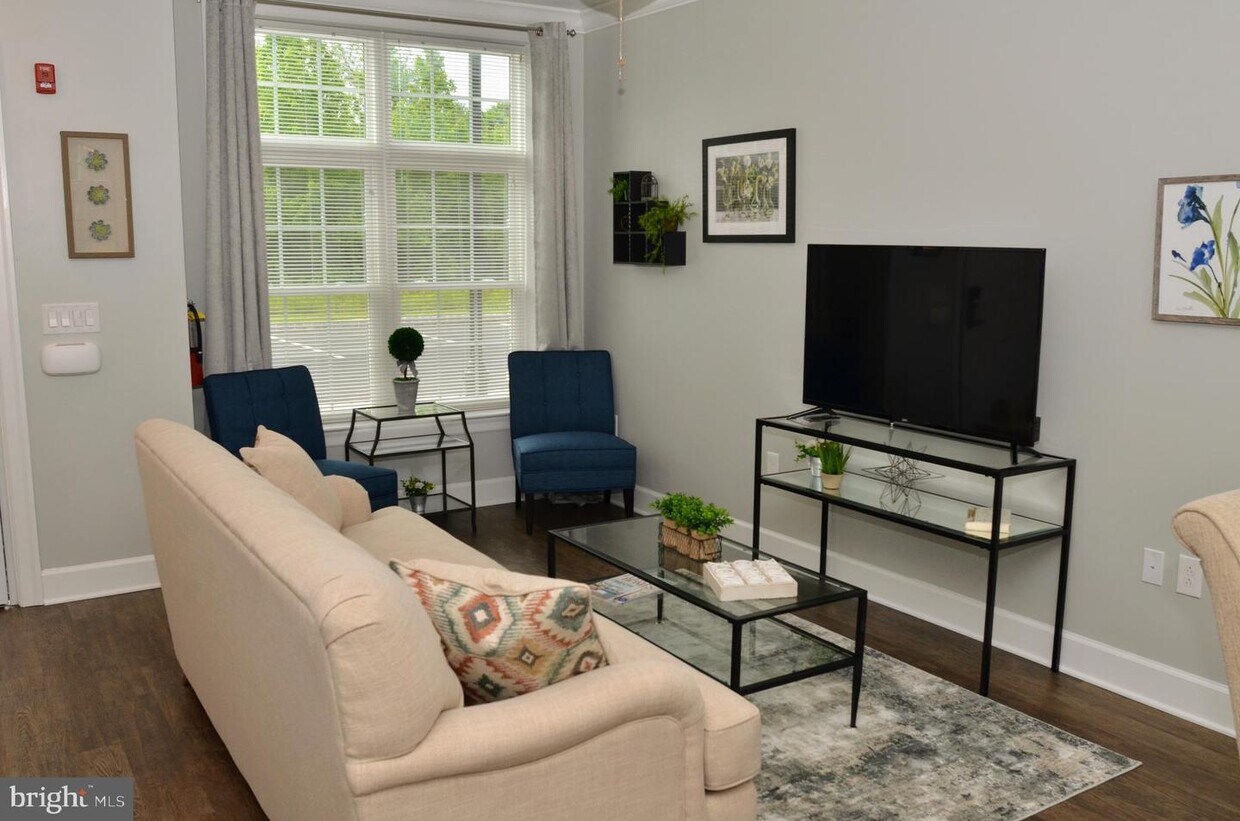 Foto principal - 100 Cabot Dr