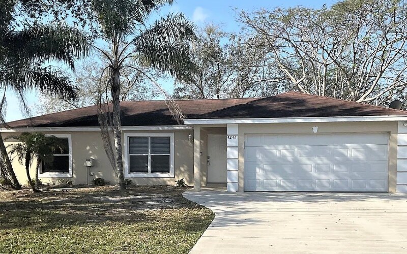 Foto principal - 5249 NW Gamma St