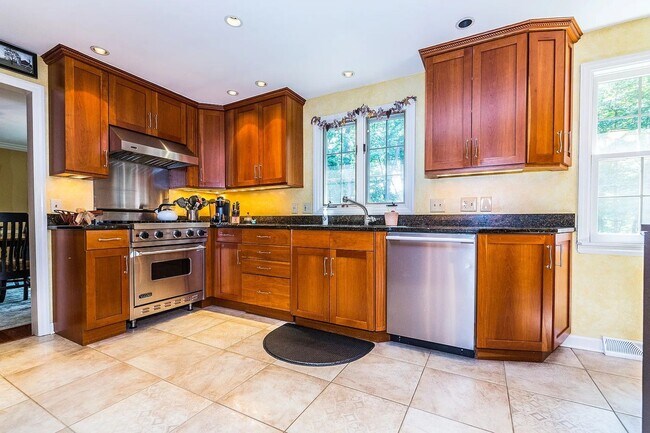 Foto del edificio - Beautiful 4-bedroom home located in Allison Park!