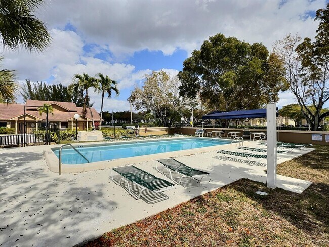 Foto del edificio - 2652 Riverside Dr