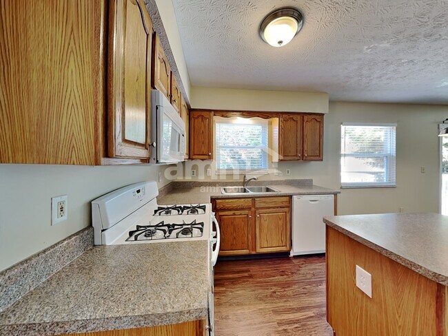 Foto del edificio - 8612 Oak Creek Dr