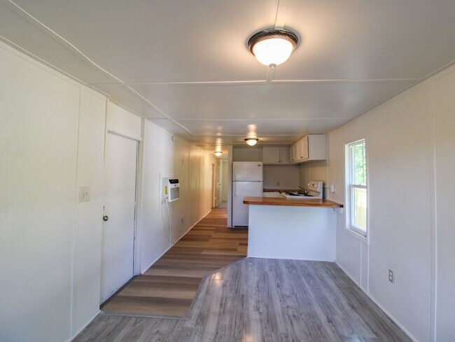 Building Photo - Great location close to Fayetteville, TN!