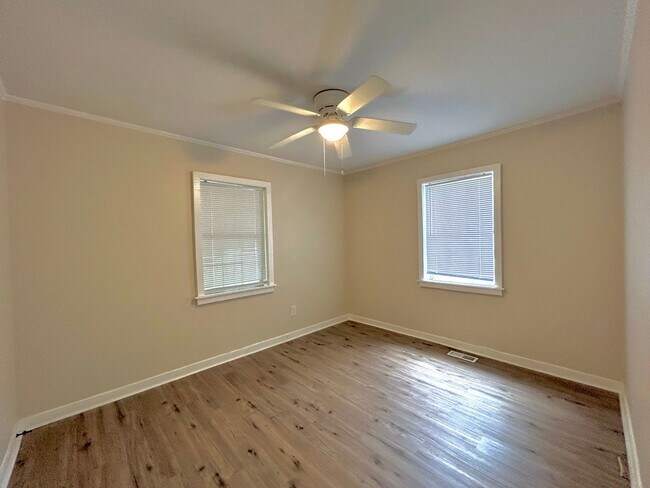 Foto del edificio - Beautifully remodeled 2-bedroom, 1-bathroom home with a perfect blend of comfort and convenience