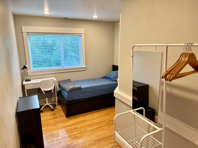 Foto del edificio - 3320 S Holly St