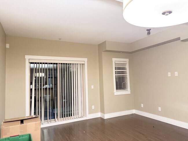 Photo du bâtiment - 7168 Stride Ave