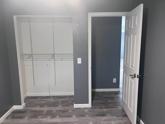 Building Photo - 817 Whitney St