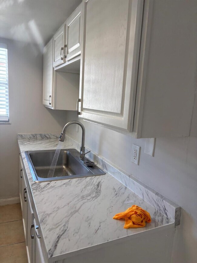 Foto del edificio - 1875 40th Ave