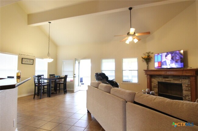 Building Photo - 803 Lodge Creek Dr