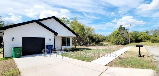 Building Photo - Gordon 3304