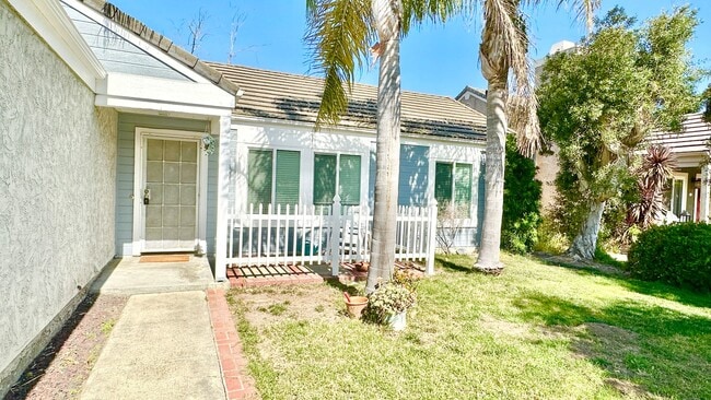 Building Photo - Beautiful Updating throughout Home!  Kitch...