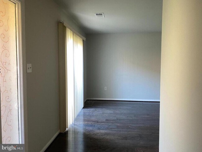 Building Photo - 4642 Conwell Dr