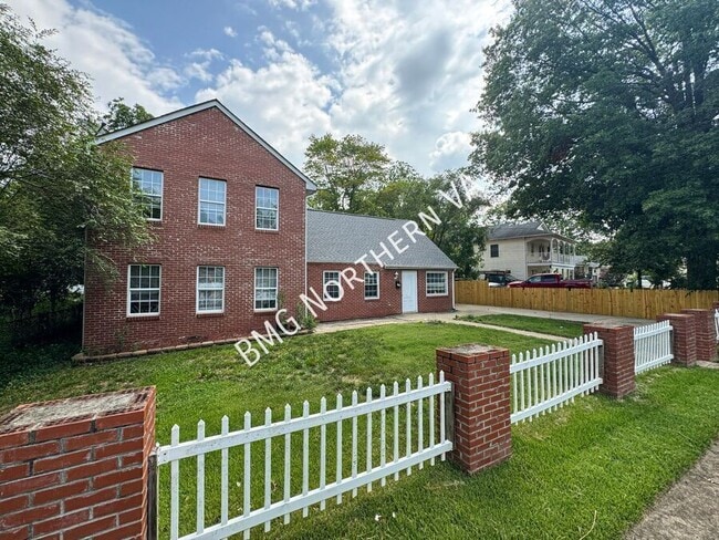 Photo - 158 Baker St- House