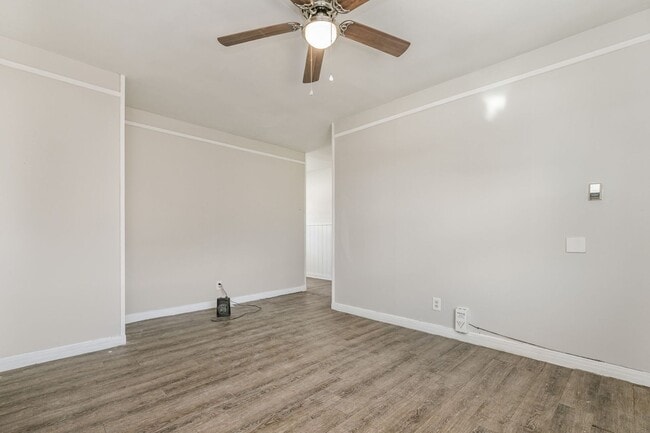 Building Photo - 2306 SW 8th Ave