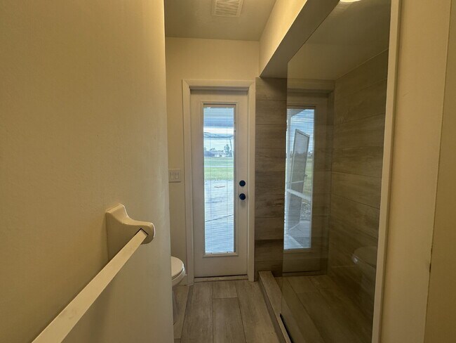 Building Photo - Beautiful 2-bedroom, 2-bathroom in Rotonda...