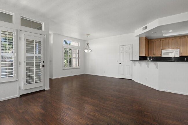 Building Photo - 12650 Springbrook Dr