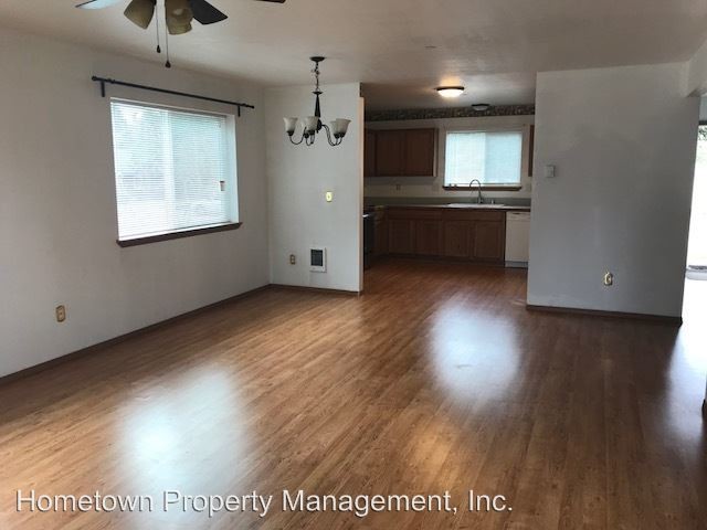 Building Photo - 1804 Fairview St NE