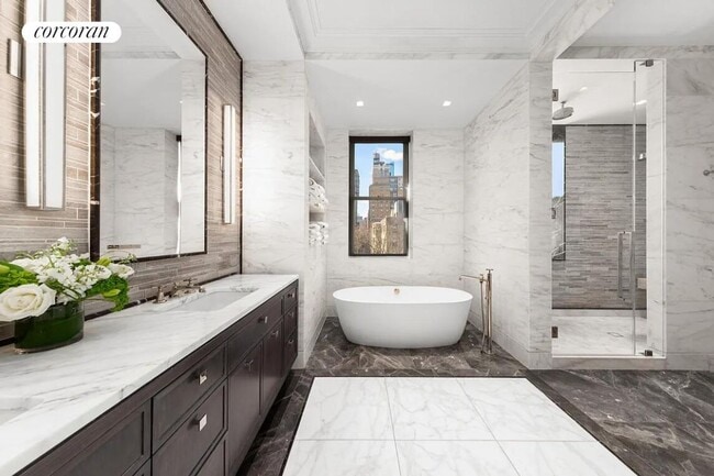 Building Photo - 235 W 75th St