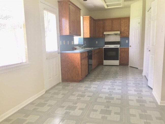 Building Photo - 4734 Sunshine Dr