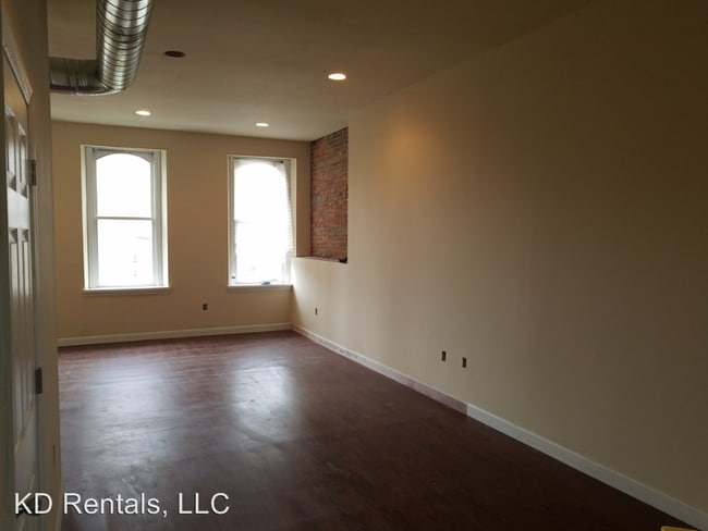 Building Photo - 334 S Broad St