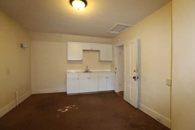 Upper Bed - 414 S Mills St