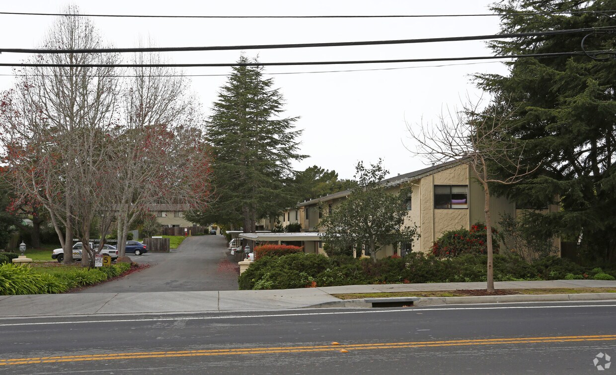 Foto del edificio - Bayou Townhouses