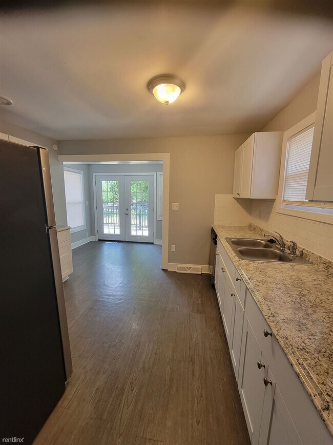 Building Photo - 4 br, 2 bath House - 1308 West College Street