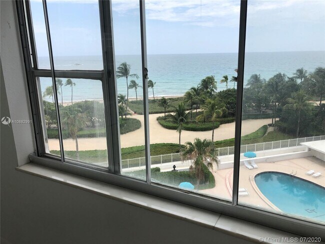 Building Photo - 10245 Collins Ave