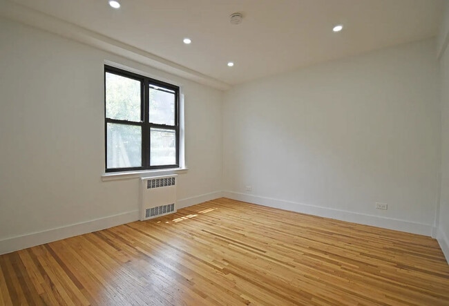 Building Photo - 52-18 39th Ave