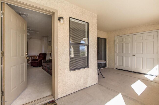 Foto del edificio - 2079 S Clubhouse Dr