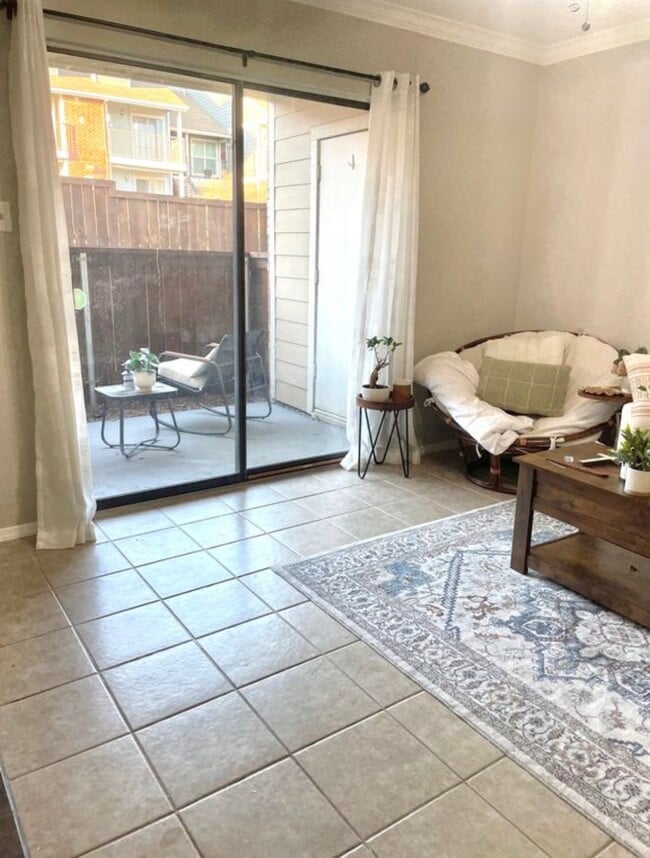 Foto del edificio - 4748 Old Bent Tree Ln