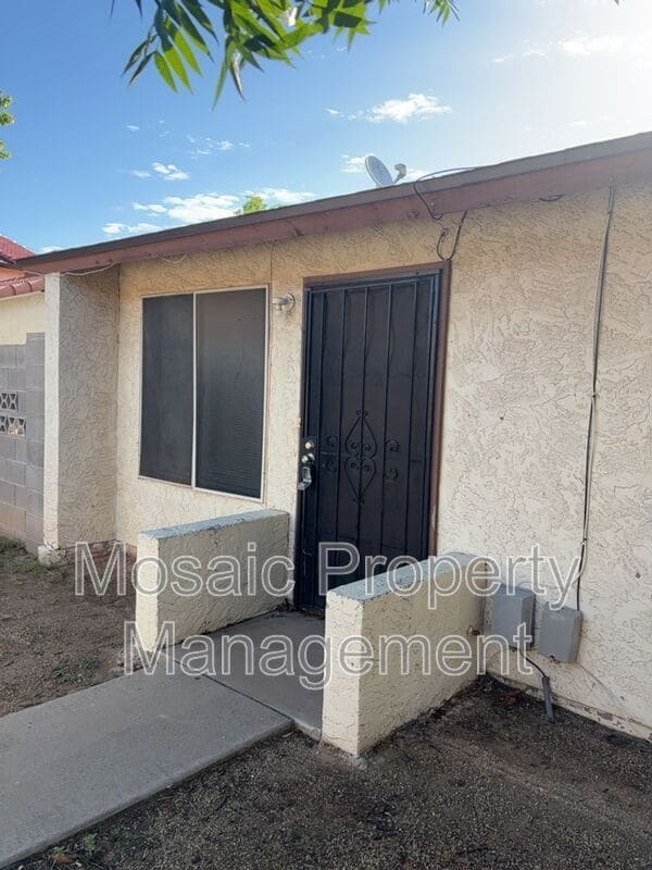 Building Photo - 2440 E Waltann Ln
