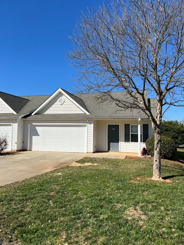 Foto principal - 162 Springwood Ln