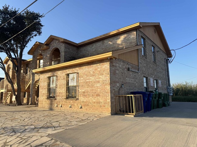 Building Photo - 4502 Llano Rd