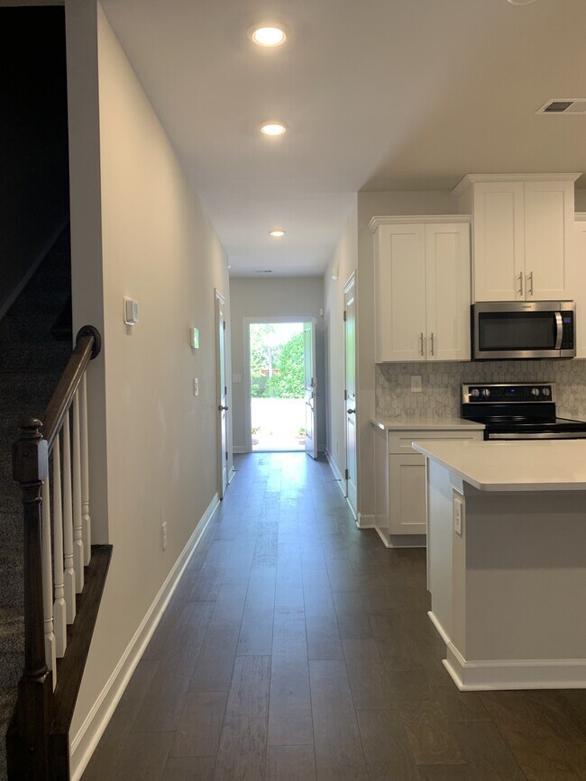 Foto del edificio - 1624 Vlg Grv Ln