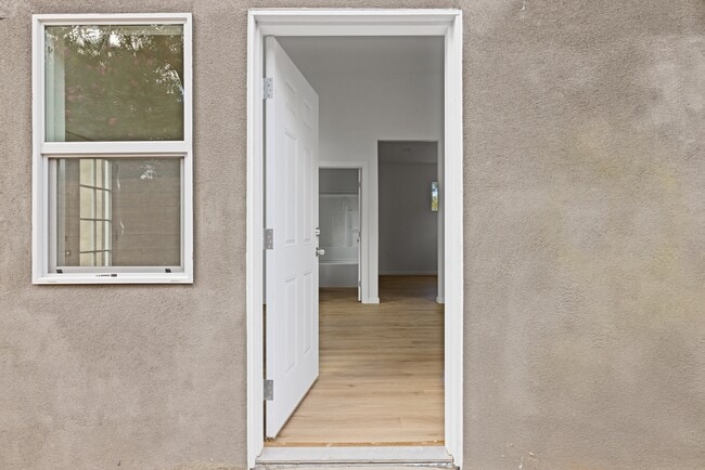 Building Photo - 214 Kimble St Building Photo - 214 Kimble St