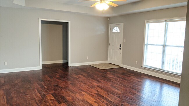 Building Photo - 2445 Muscogee Dr