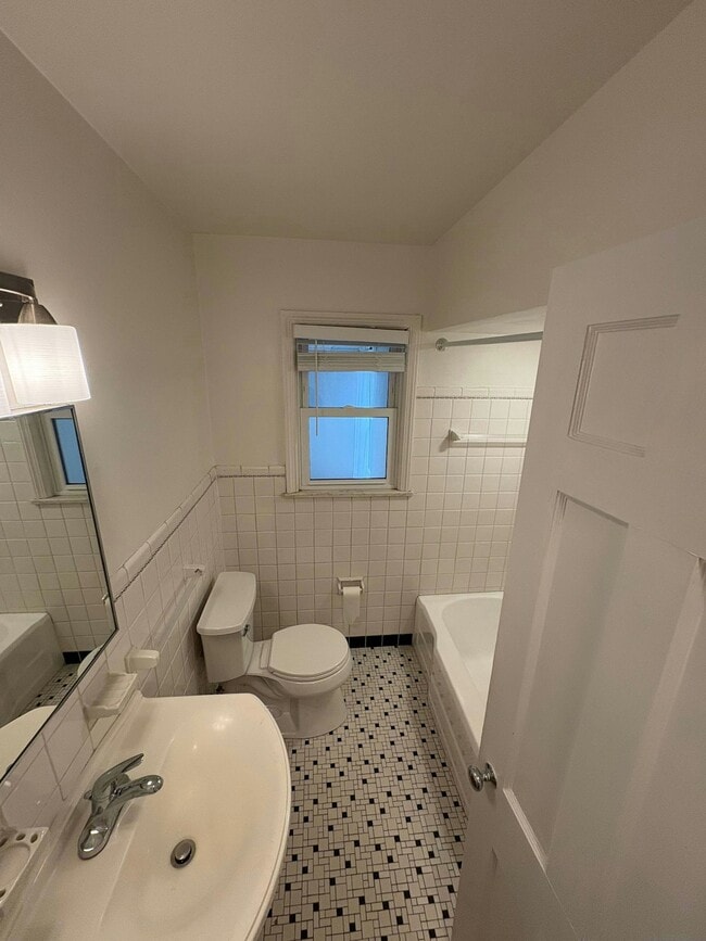 Foto del edificio - 13698 Cedar Rd