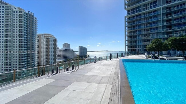 Foto del edificio - 475 Brickell Ave
