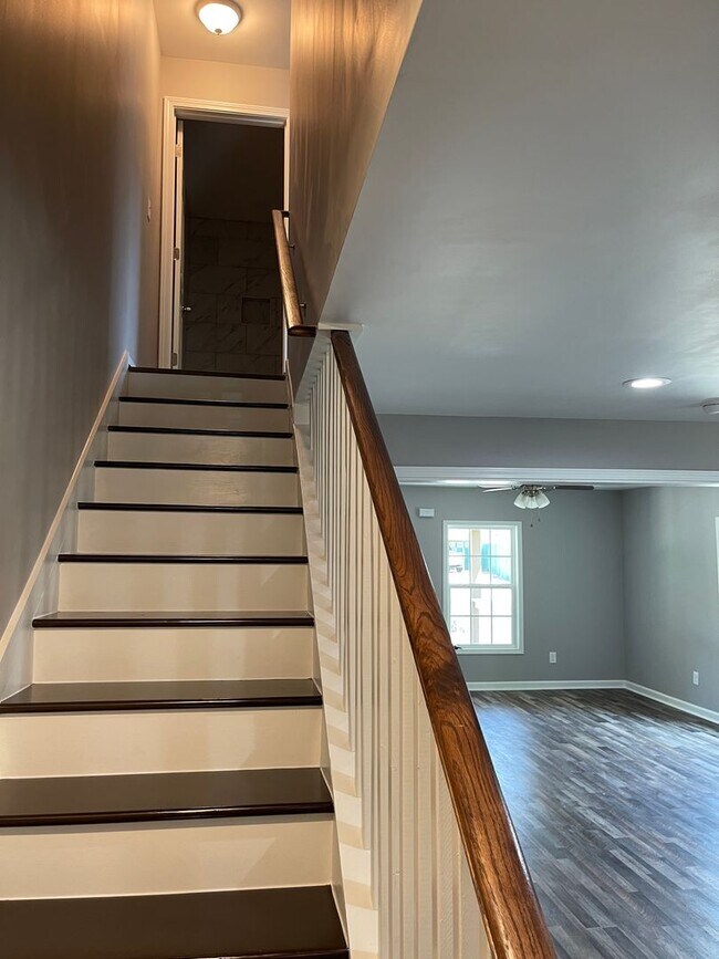 Building Photo - 3 Bedroom Duplex in Gainesville