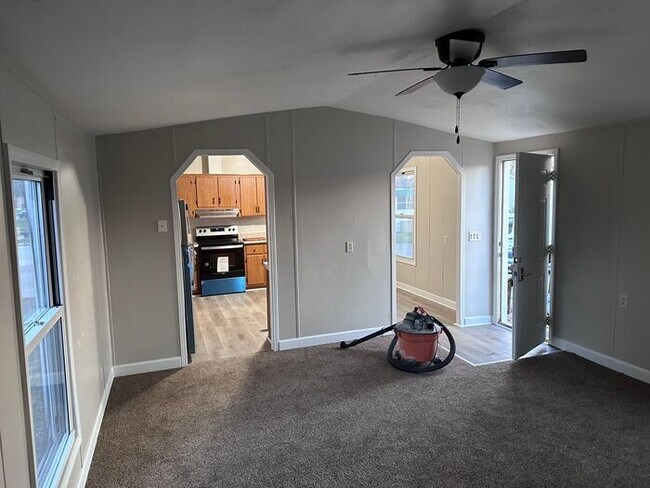 Building Photo - 3 Bed 2 Bath Home in Manhattan, KS