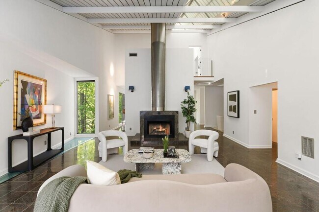 Foto del edificio - 1121 Dawn View Ln NW
