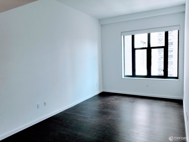 Building Photo - 591 3rd Ave