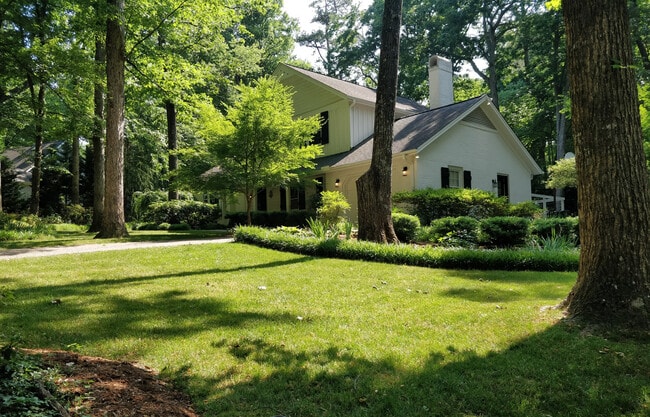 Building Photo - Room in Single Family Home on Kilarney Dr