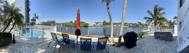 Photo - 1705 N Riverside Dr Apartment