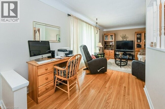 Building Photo - 158 Fennell Ave E