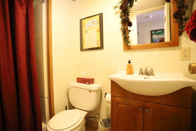 Building Photo - Seasonal 6 Month Lease Available!  $1,700/ mo Charming Two-Bedroom Condo in Waterville, NH!